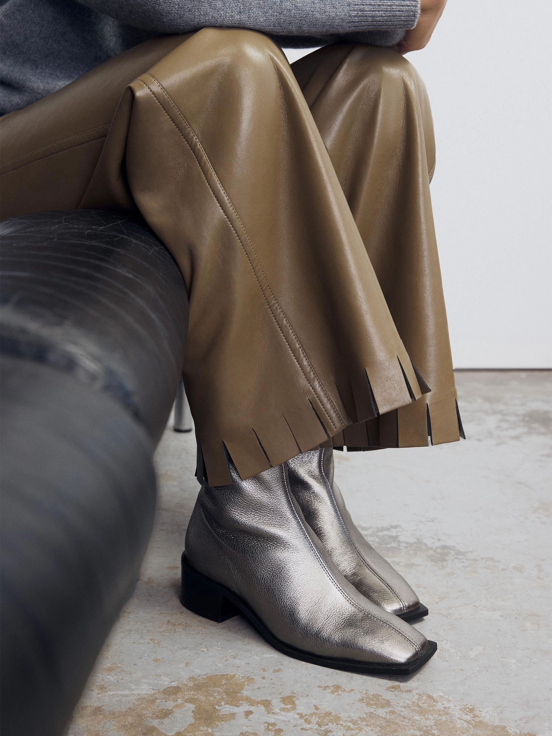 Fashion Show Cushioned Step Functional Minimalist Palma Silver Boot