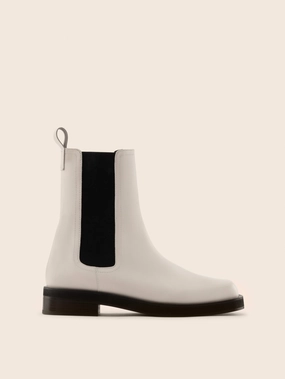 Mora Cream Boot Travel Friendly
