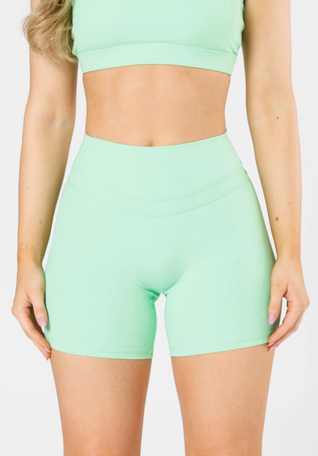 RecStretch Levitate Sculptseam?  Plus Short 6?? Sour hat