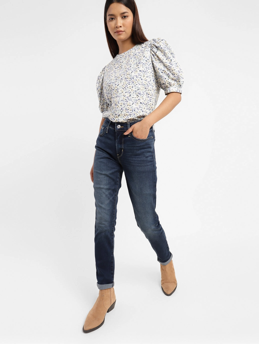 Women's 311 Blue Skinny Fit High Rise Jeans Common Outfit