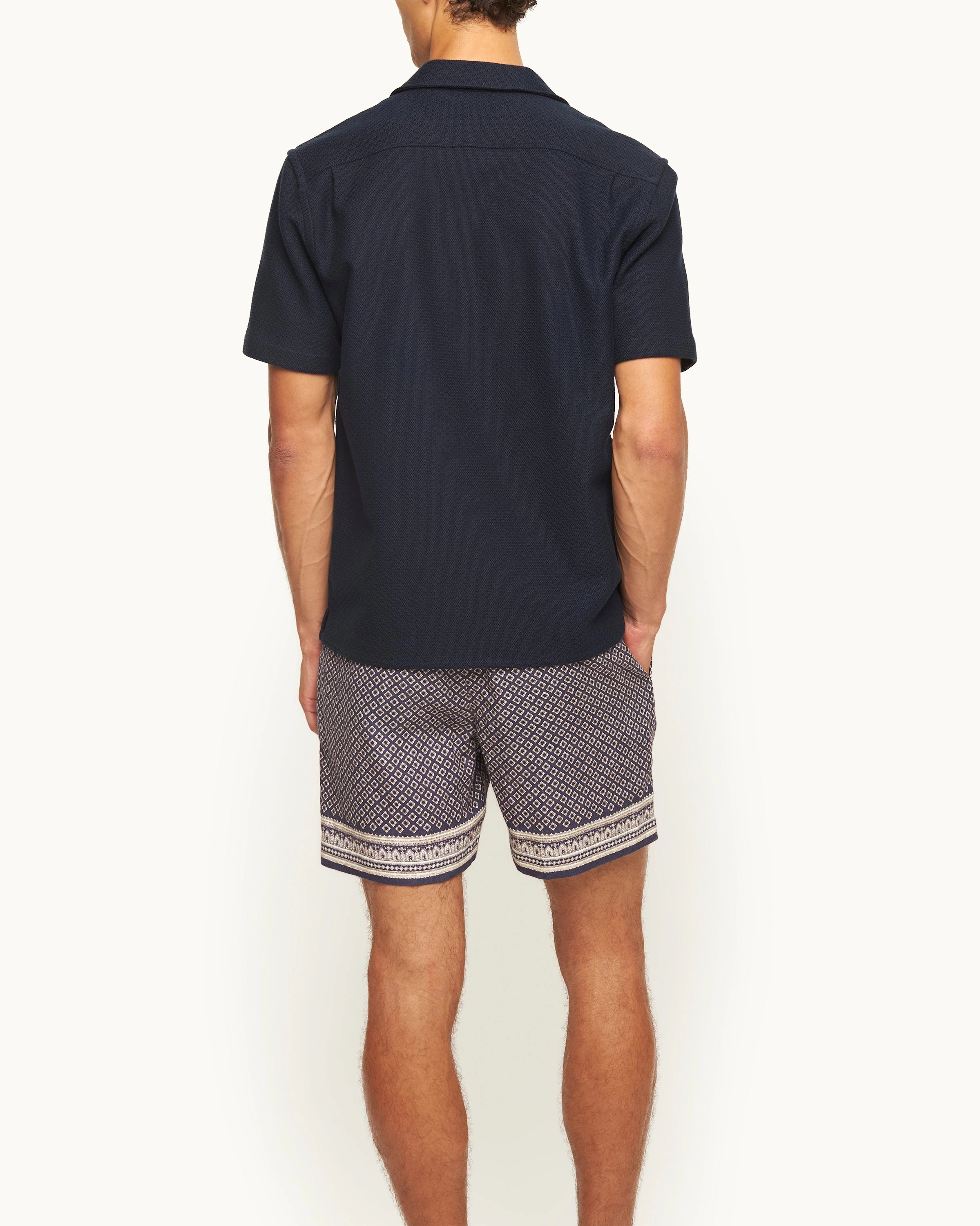 Non Static Finish Lakeside Relaxation Maitan