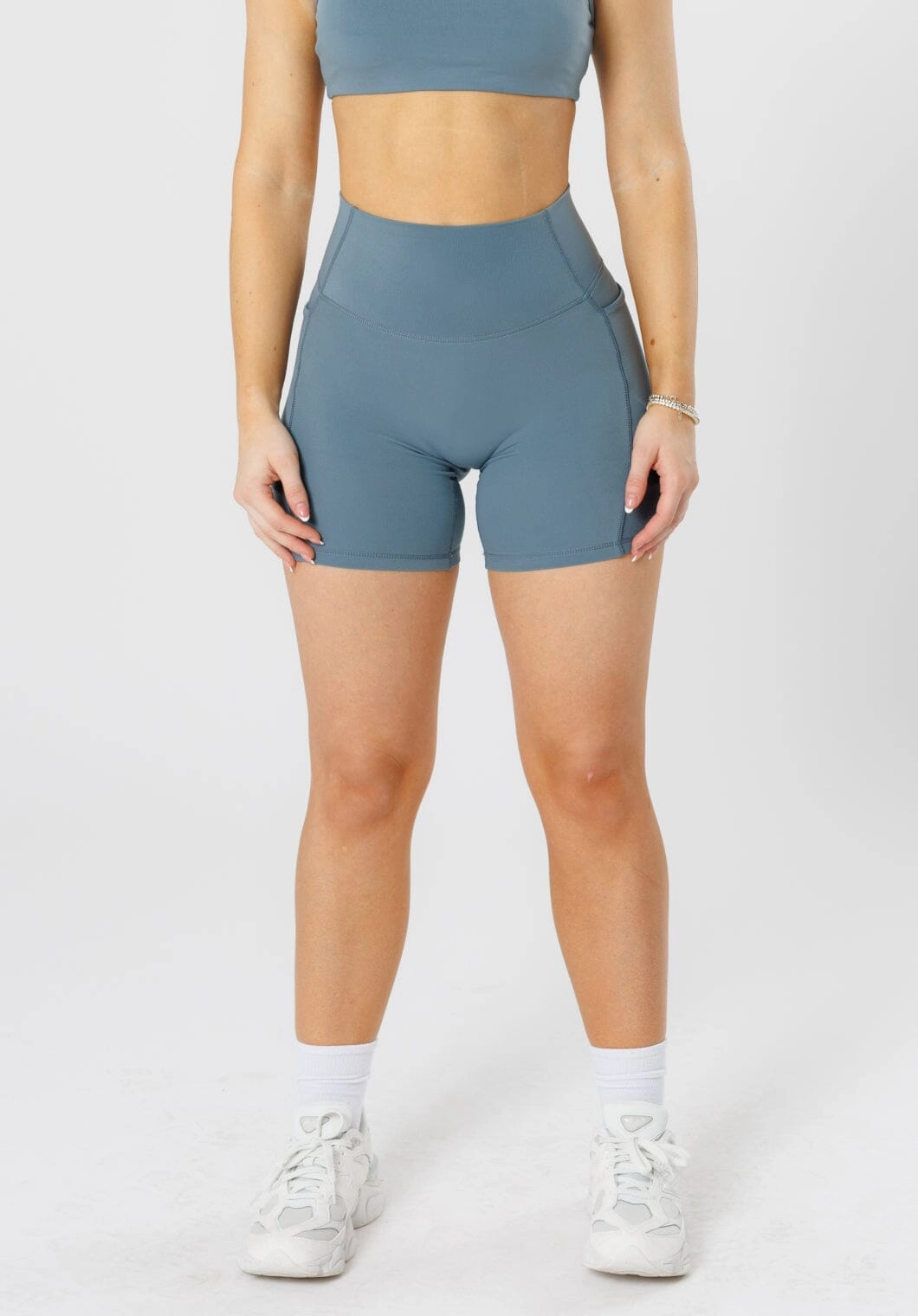 Reluna Empower Sculptseam?  Plus Pocket Short 6?? Slate Flexible Fabric