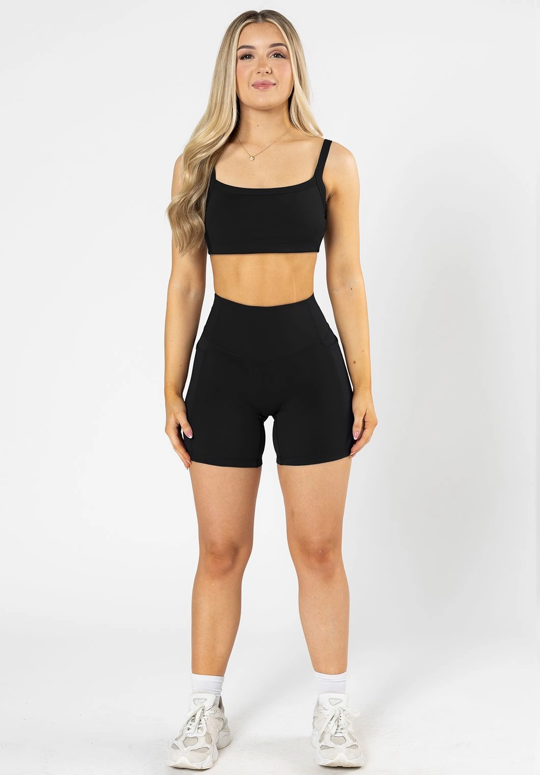 Reluna? Empower Sculptseam? Pocket Short 6?? Black Durable Hem Finishing