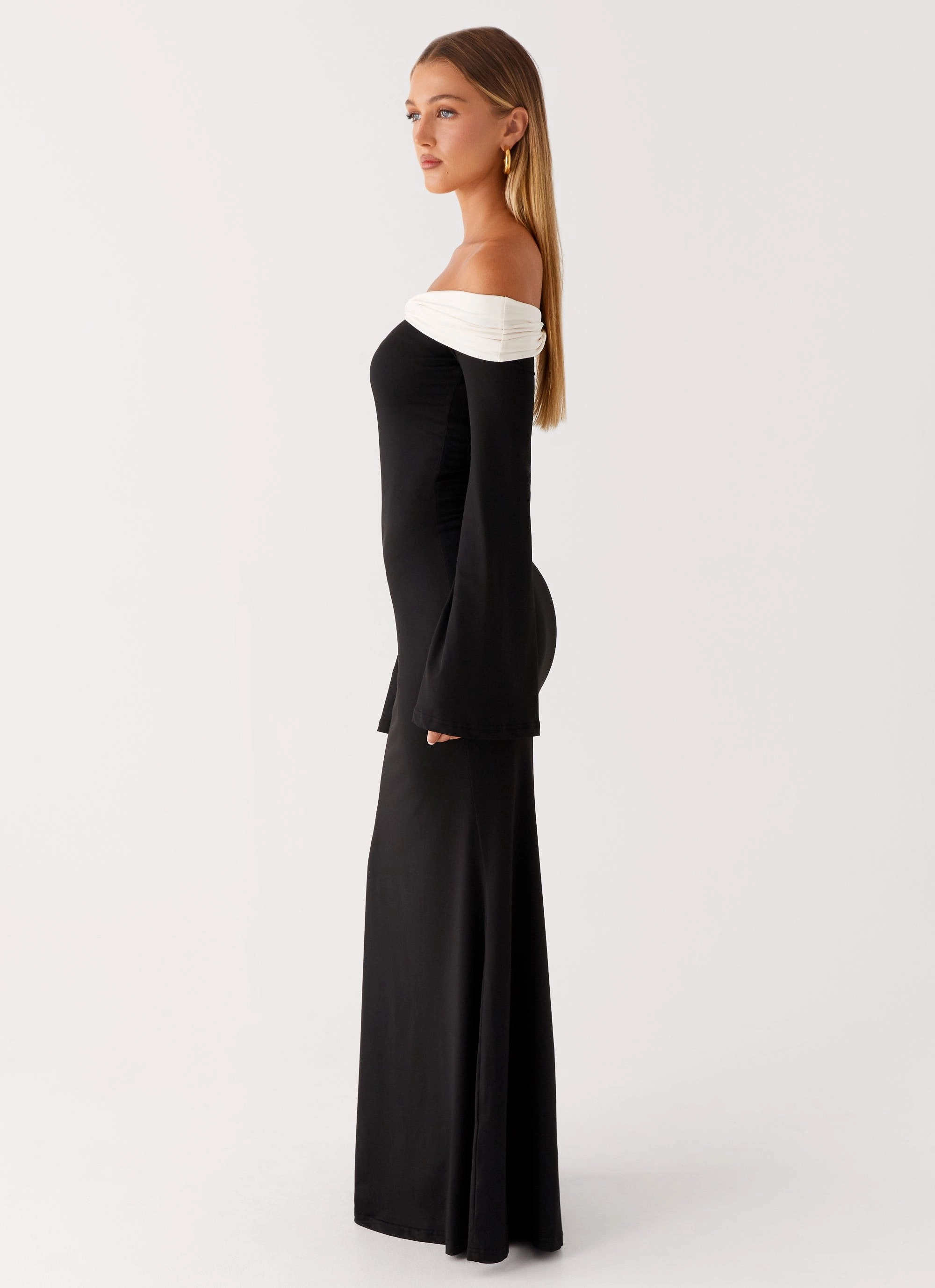 Hits Different Long Sleeve Maxi Dress - Black Chilly Wear Flow Line