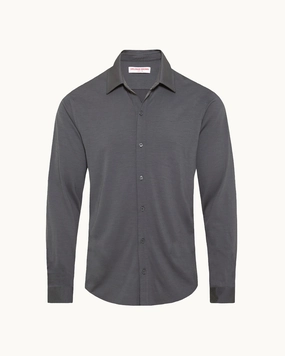 High-End Look Giles Merino