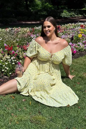 Picture Perfect Yellow Ditsy Midi Dress Short Sleeve Ruched