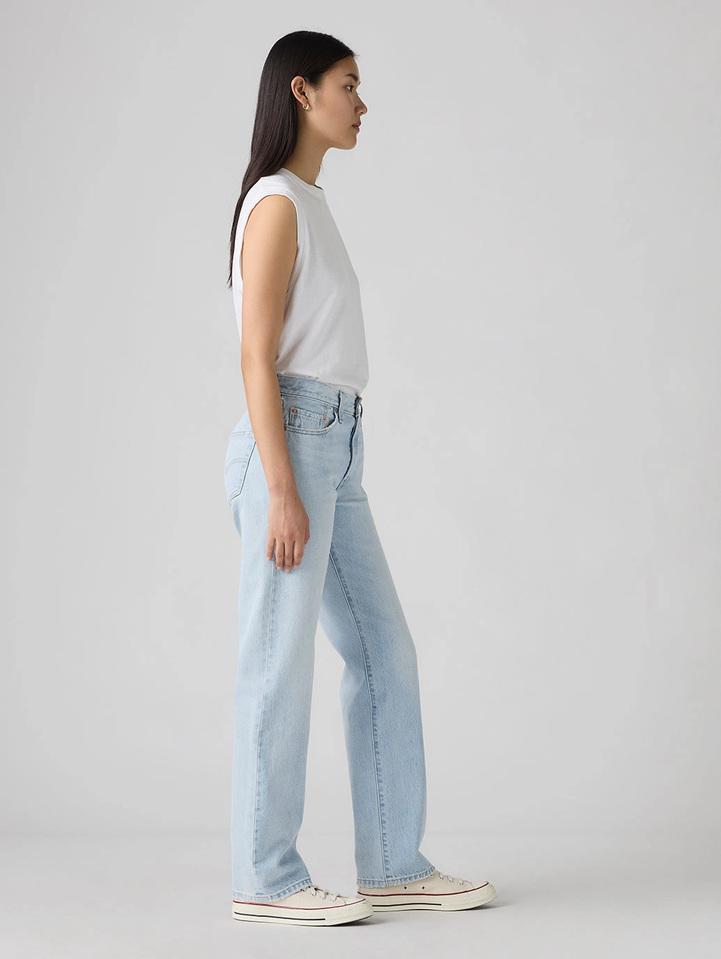 Creative Look Elegant Road Trip Ultra Basic Women's 501'90s Light Indigo Straight Fit Mid Rise Jeans