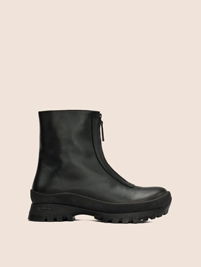 Estrella Black Lined Boot Low Profile Adventure Journey Washable