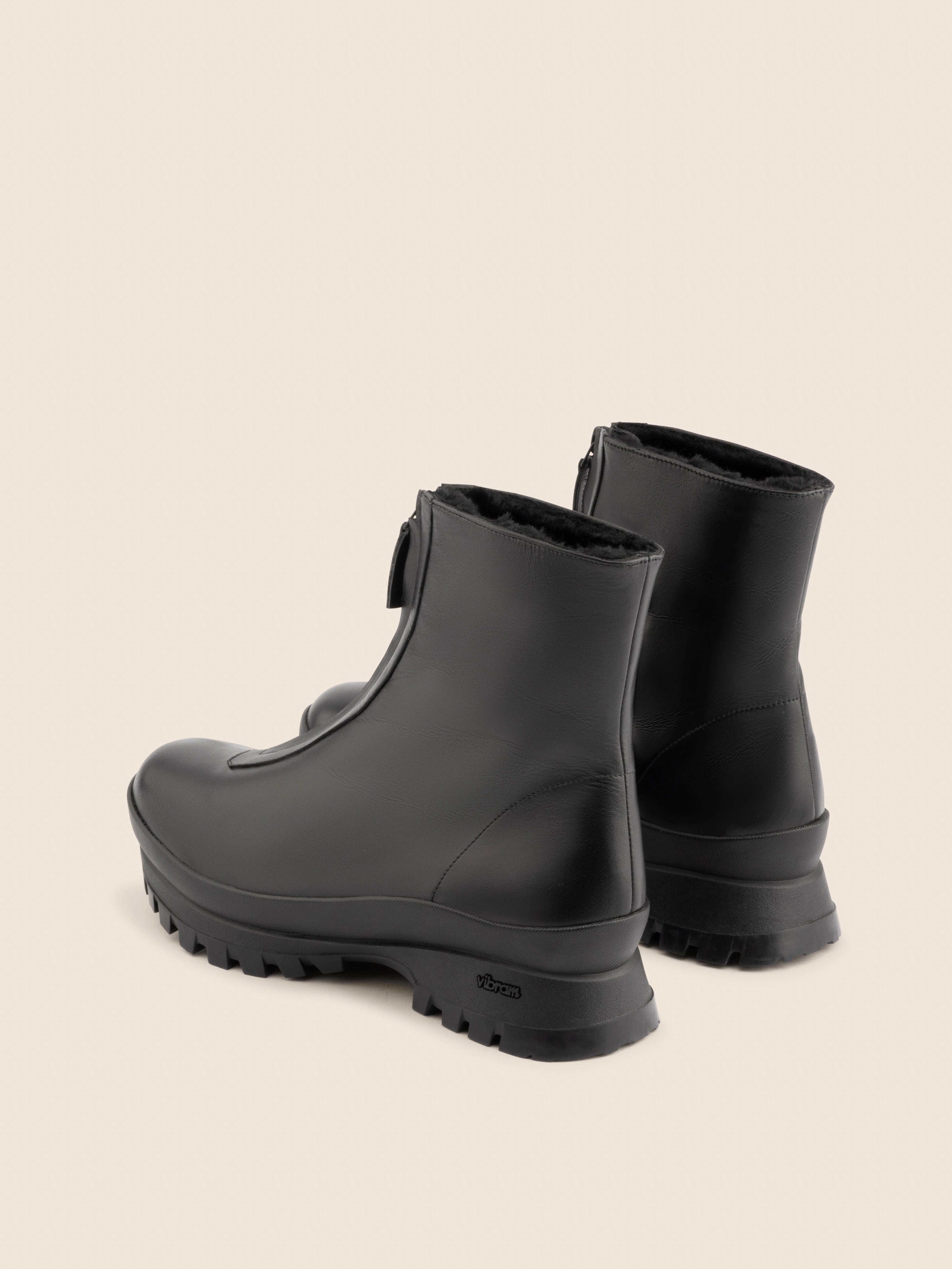 Washable Estrella Black Lined Boot