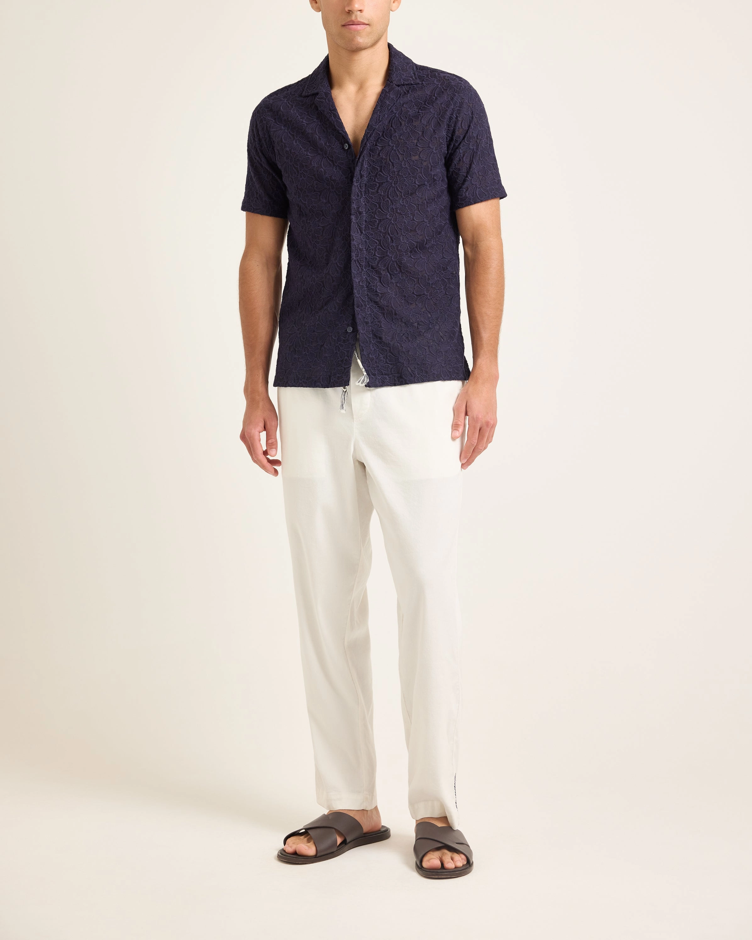 Athleisure Trend Split hem Maitan Broderie