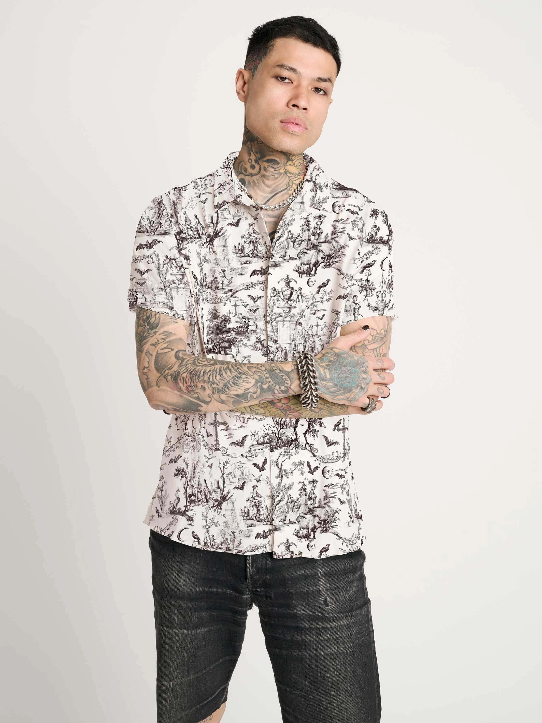 Tagless Labeling Gothic Toile Shirt