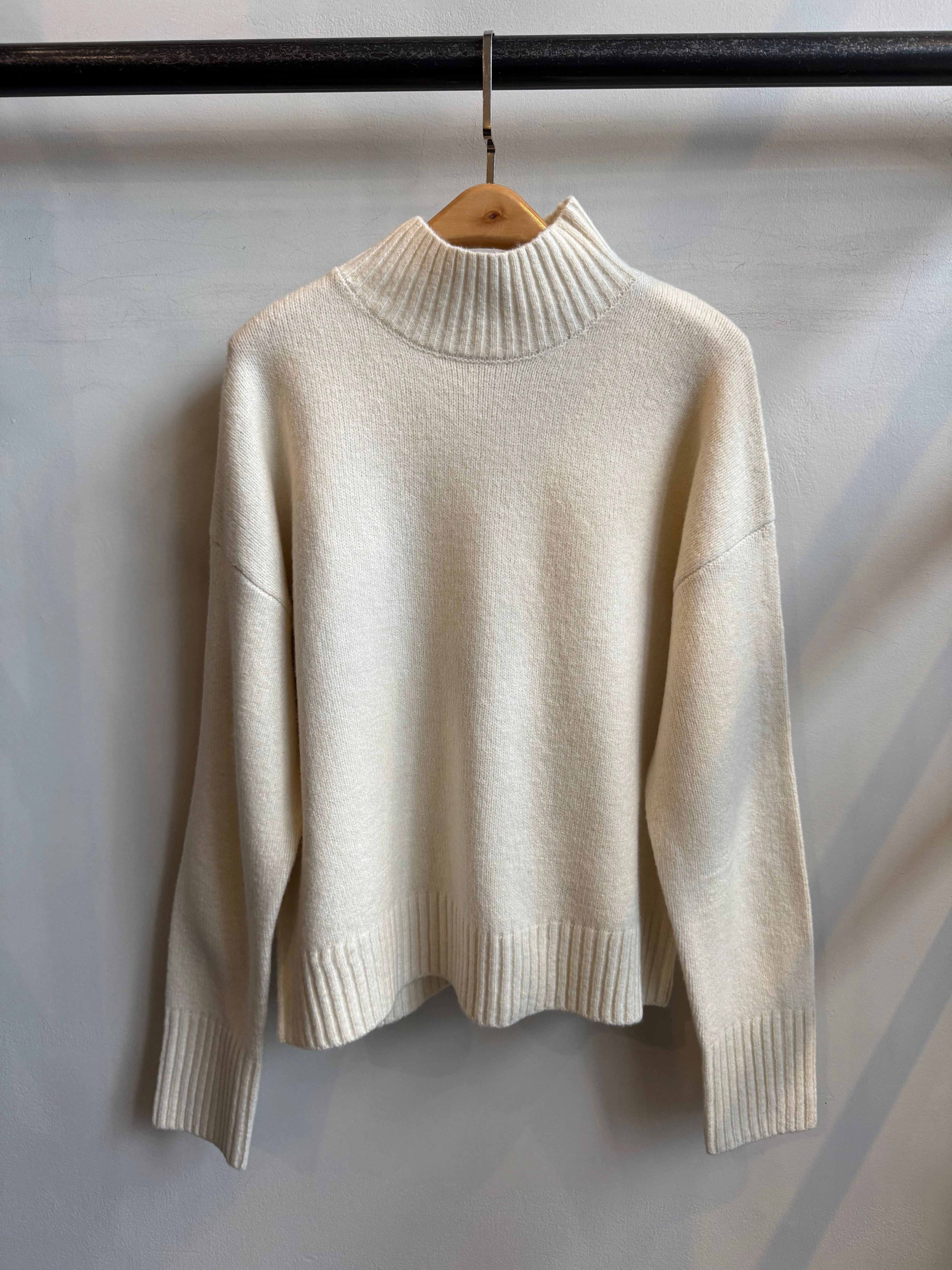 Sporty Style SONDER Sweater