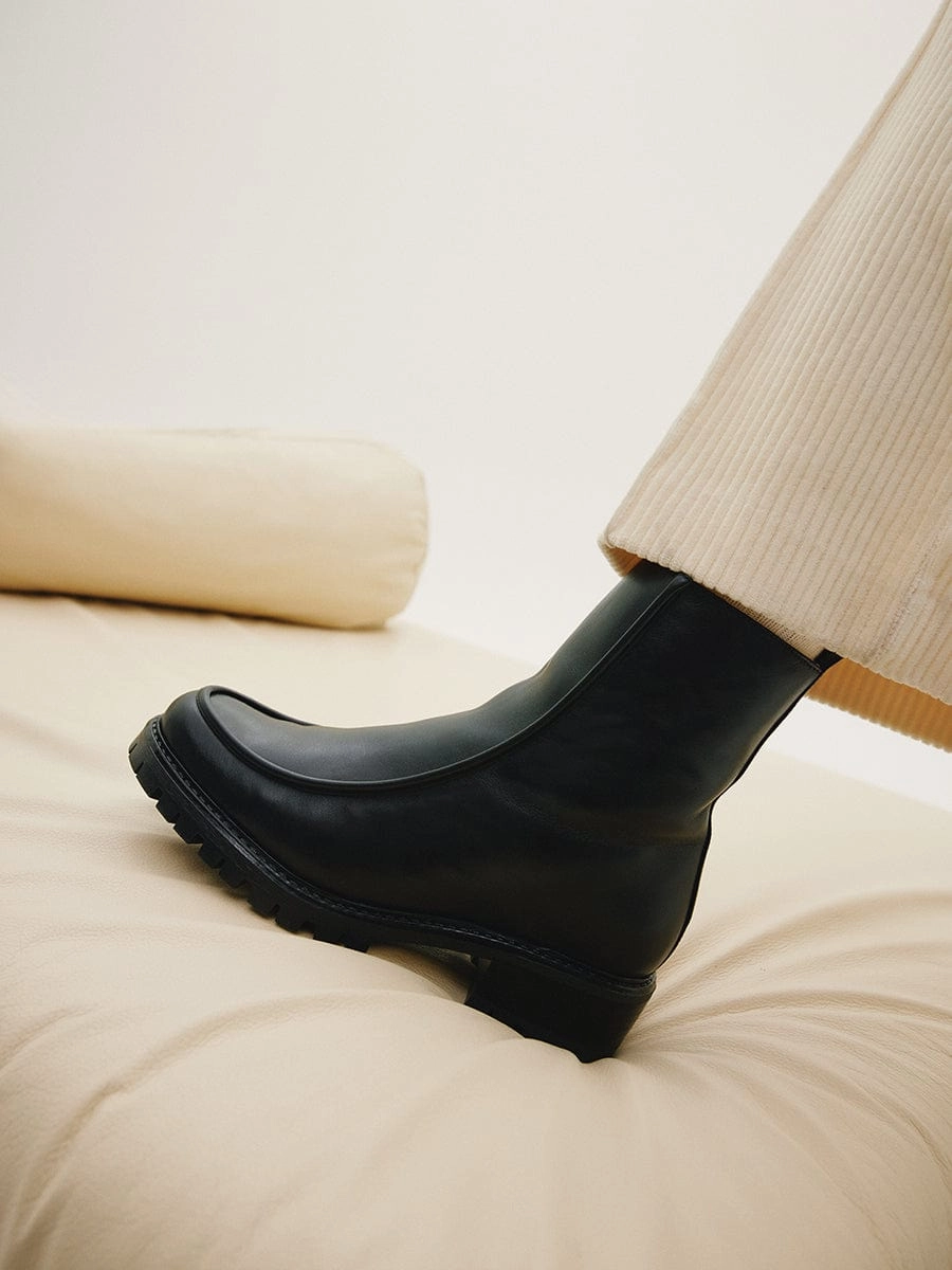 Vigo Black Lined Boot Durable Leather