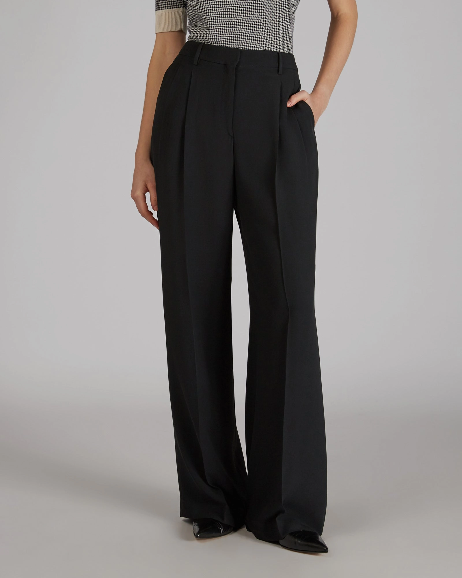 Silk and acetate cr??pe de chine trousers Reinforced Stress Points