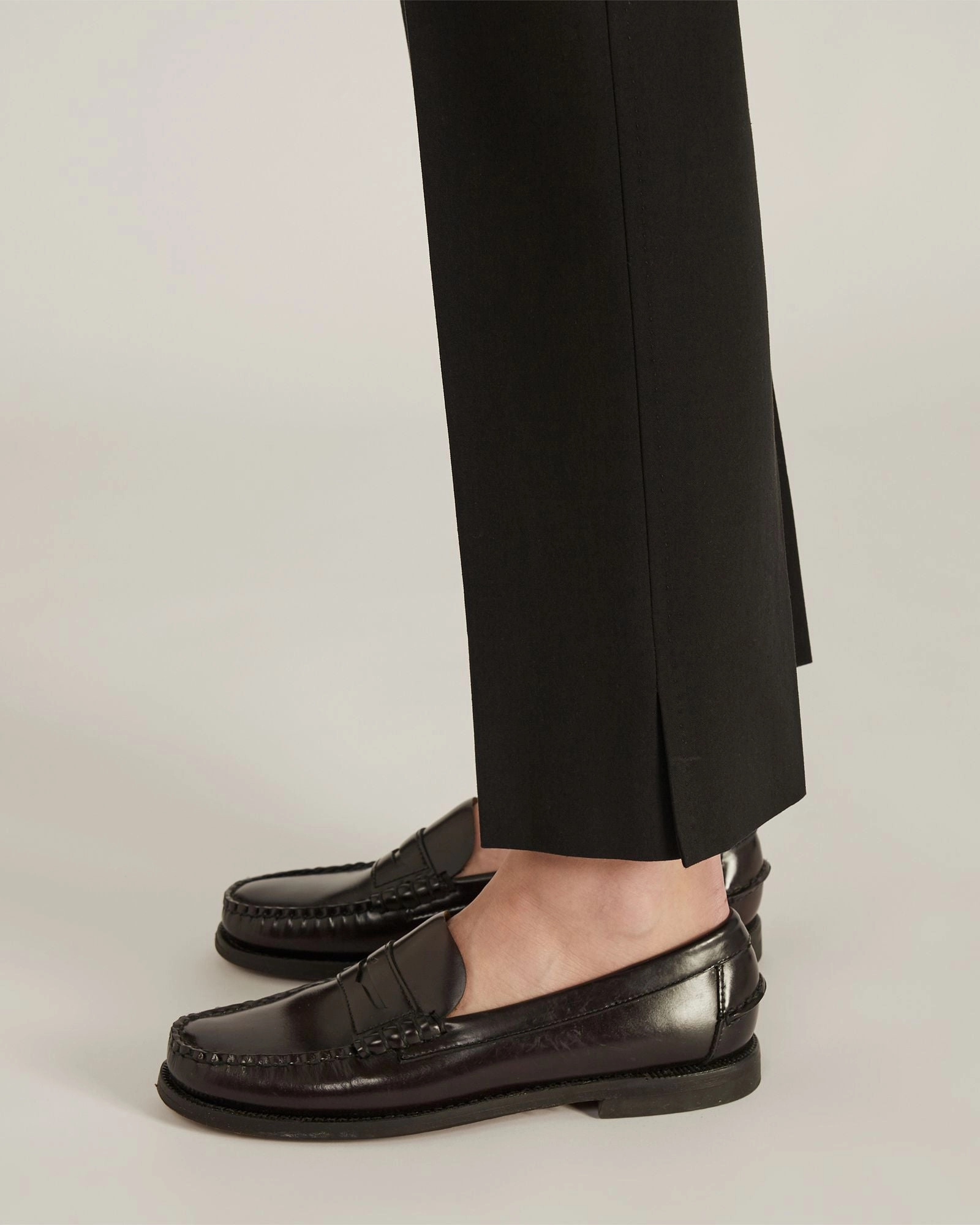 Light support Minimal Vibe Slim fit trousers in two-way stretch cotton gabardine