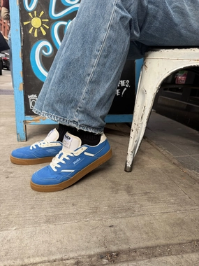 day use Comfort Grip GEN9 Sneaker in Mushroom Blue Suede from MoEa