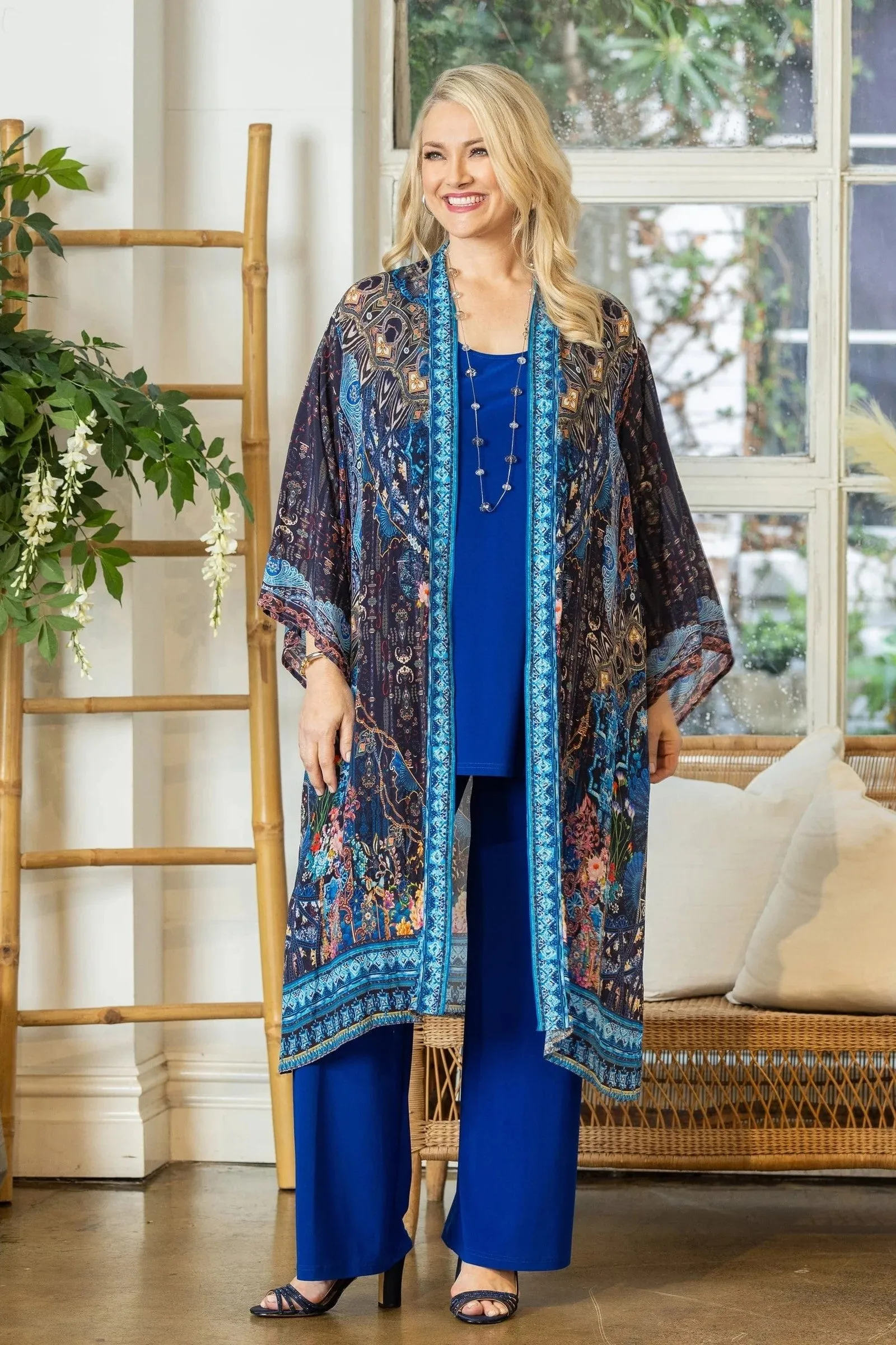 Minimal Detail Essential Style Swish - 444050 Chloe Kimono
