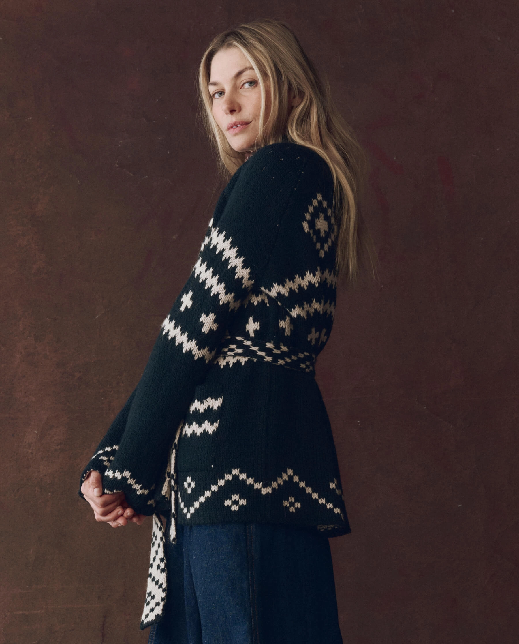 Casual Knit Layer Cozy Knit Fit The Reversible Shepherd Cardigan. -- Navy And Cream