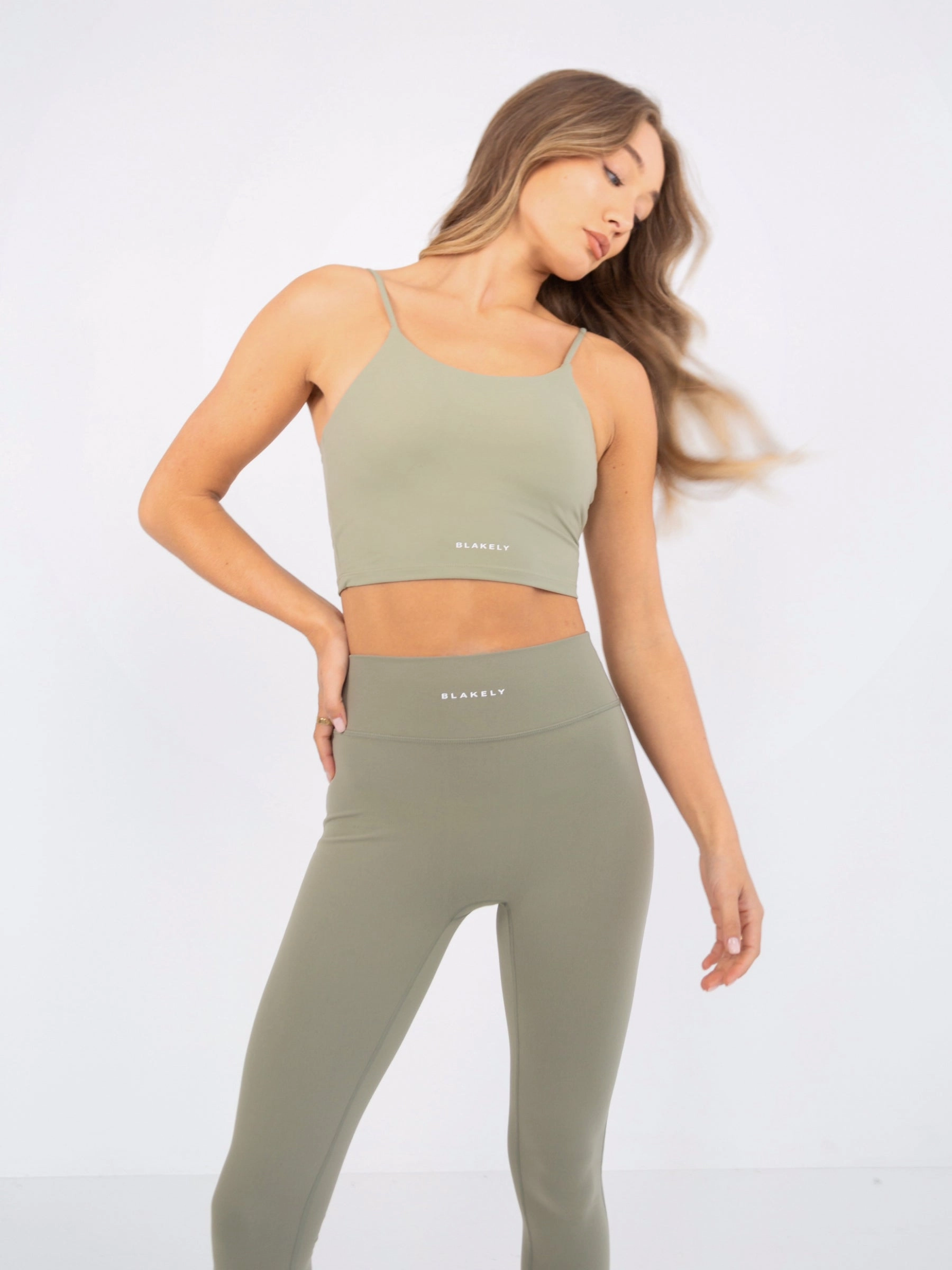 Seamless Closure Ergonomic Cut Ultimate Sculpt Bra - Olive