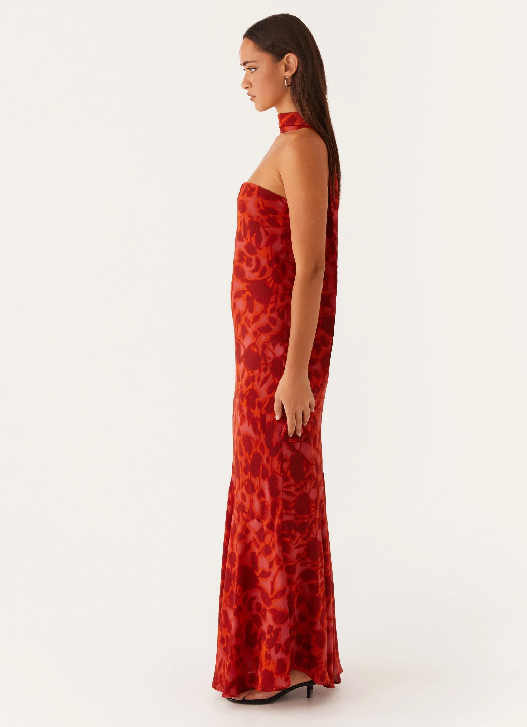Under The Pagoda Maxi Dress - Deep Red Floral Sleek Waist Design Fit Charming Comfort