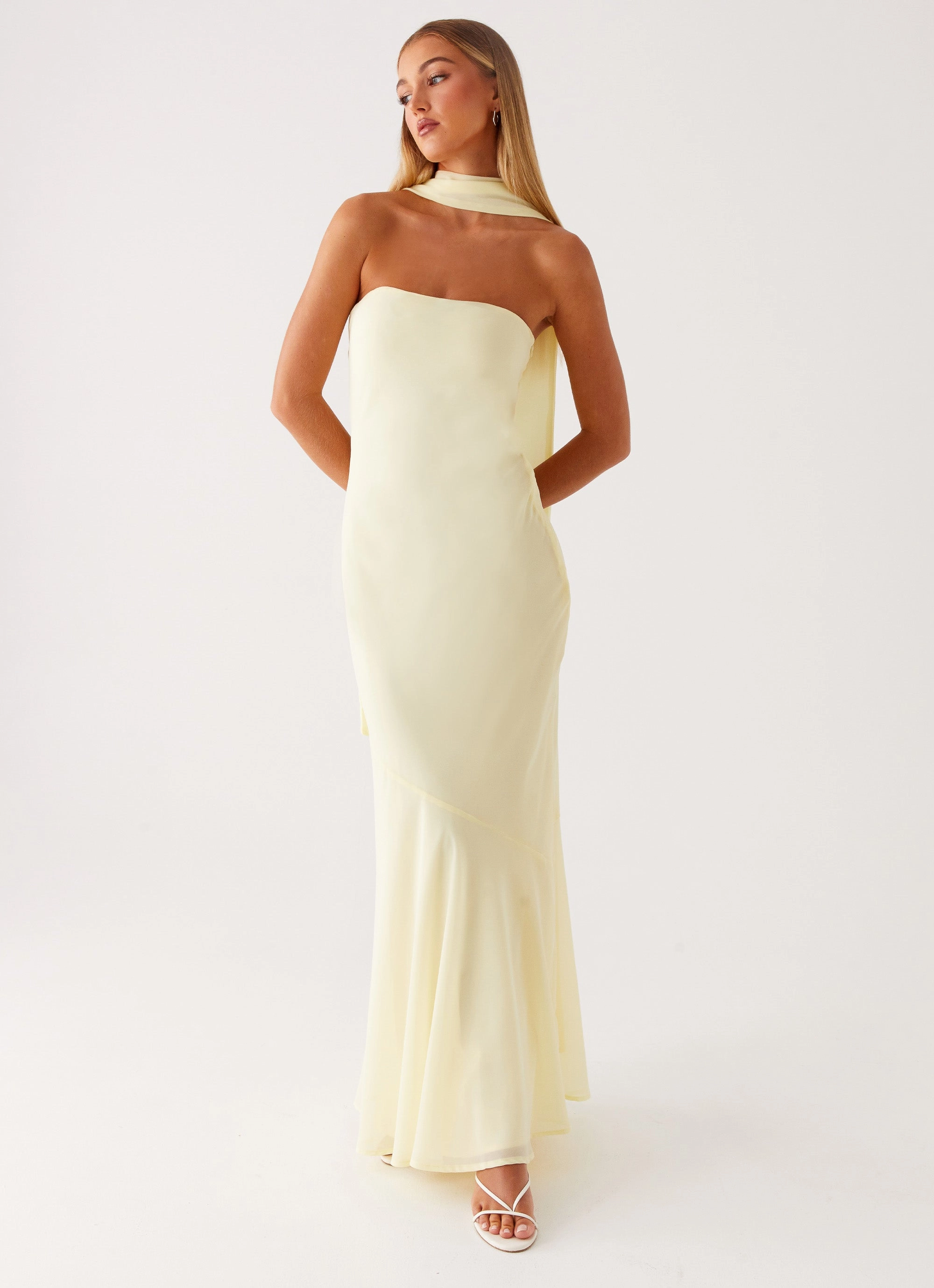 Fitted Shape Under The Pagoda Maxi Dress - Yellow