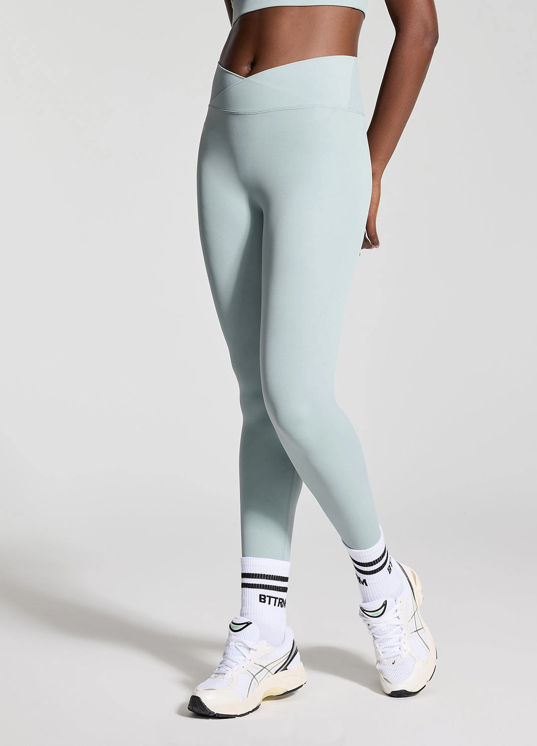 Wear Anywhere Smooth Finish V-Cut Scrunch Leggings