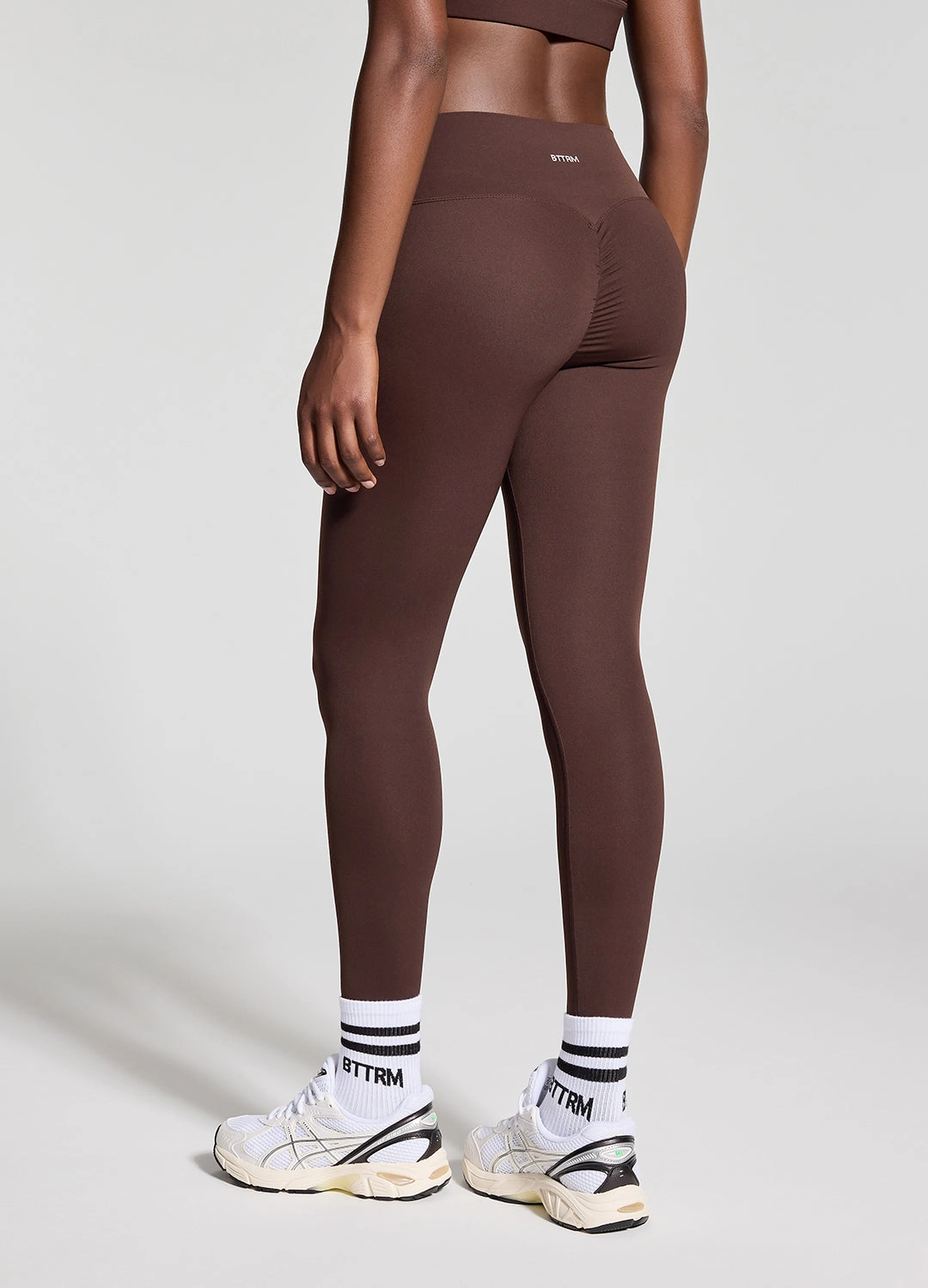 Balanced Fit Weekend Trip Moisture Wicking V-Cut Scrunch Leggings