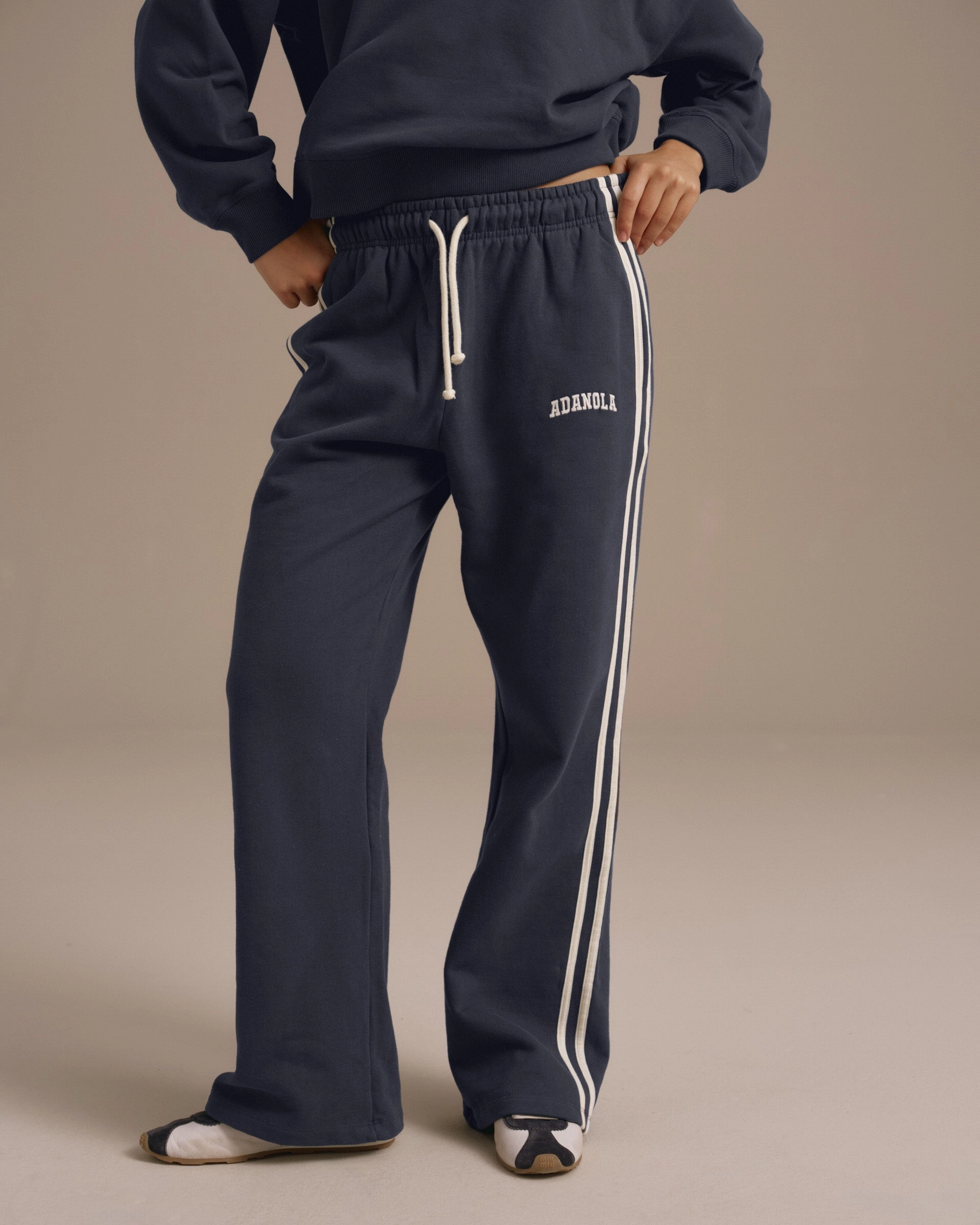 Casual Flex ElasticCuffs Varsity Loose Fit Sweatpants - Midnight Blue/Marshmallow White