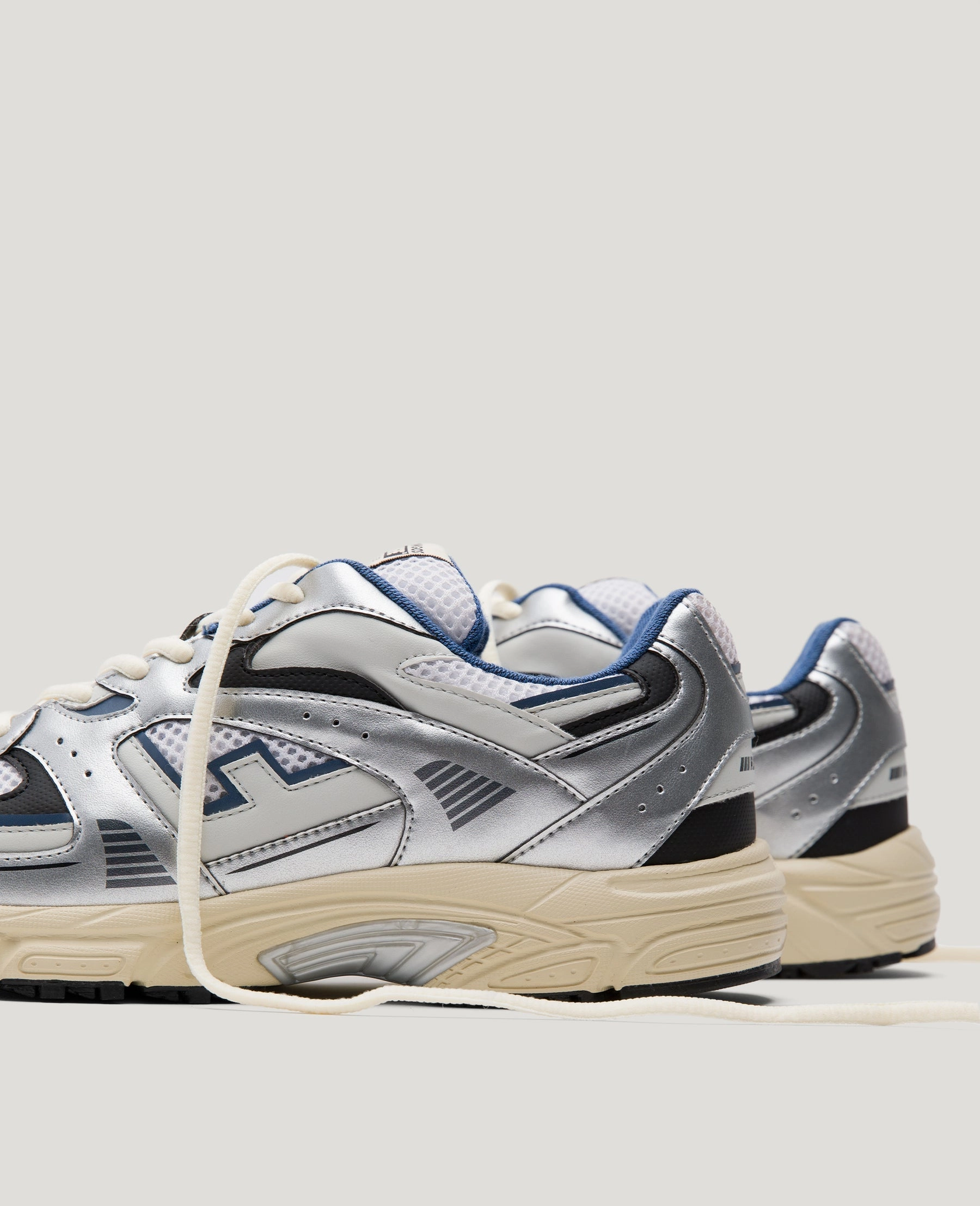 Wairoa Sneaker in Silver from Flamingos Life Urban Mobility Flex Zone Design