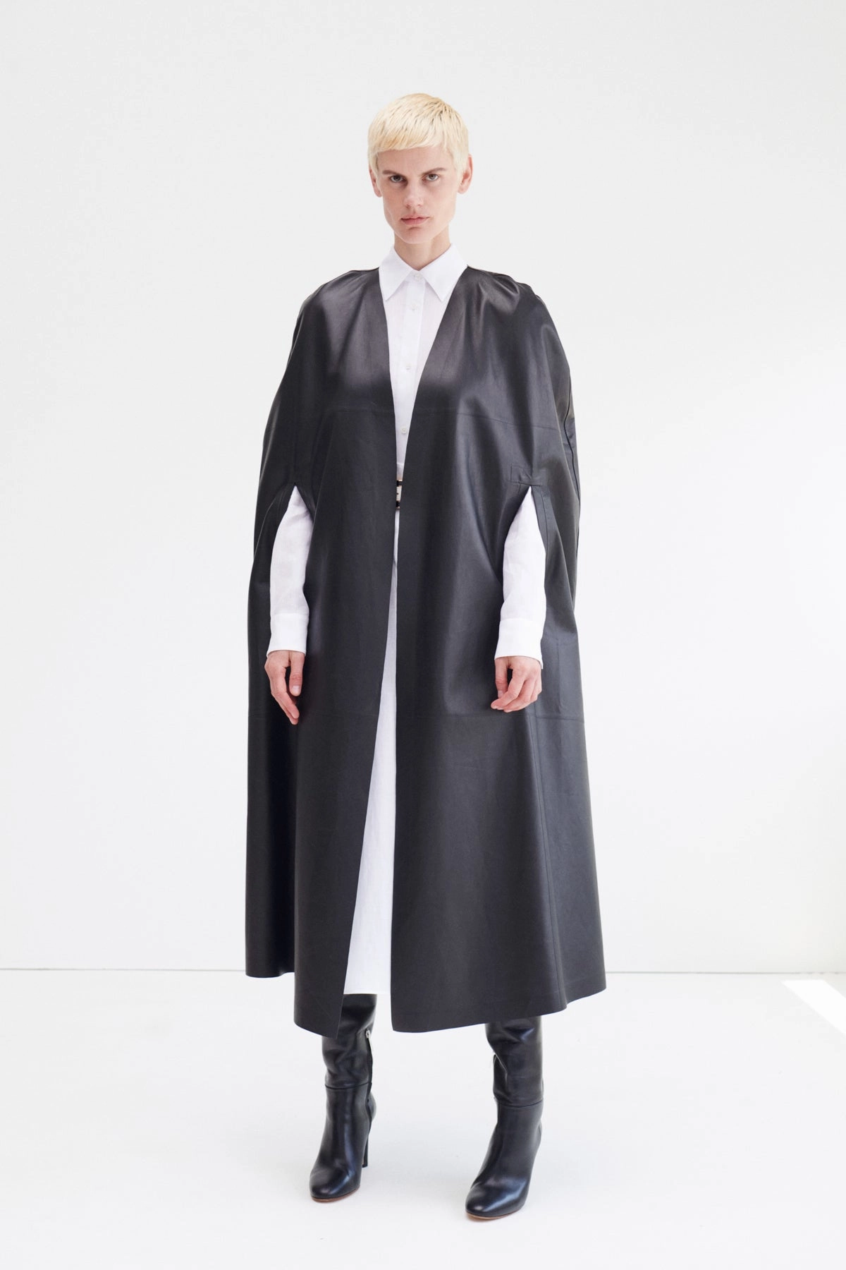 Linda Over-the-Knee Boot in Black Leather Snow Day Quick Drying Weather Resistant User