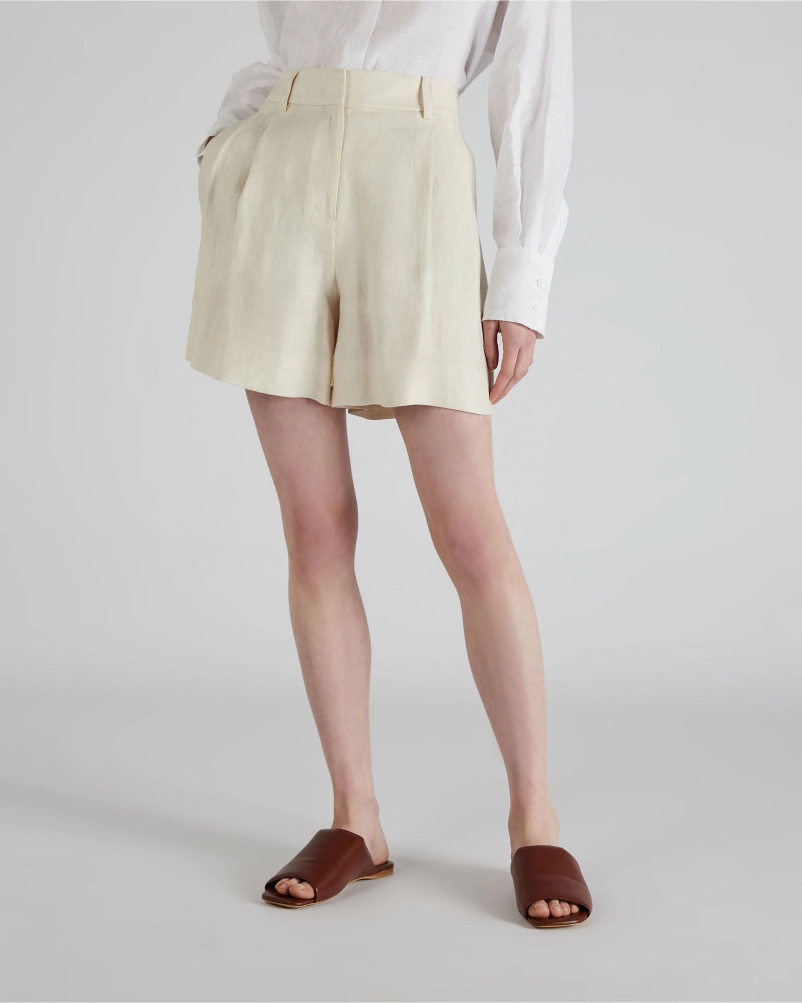 Performance Stretch Relaxed Design Wide fit linen shorts
