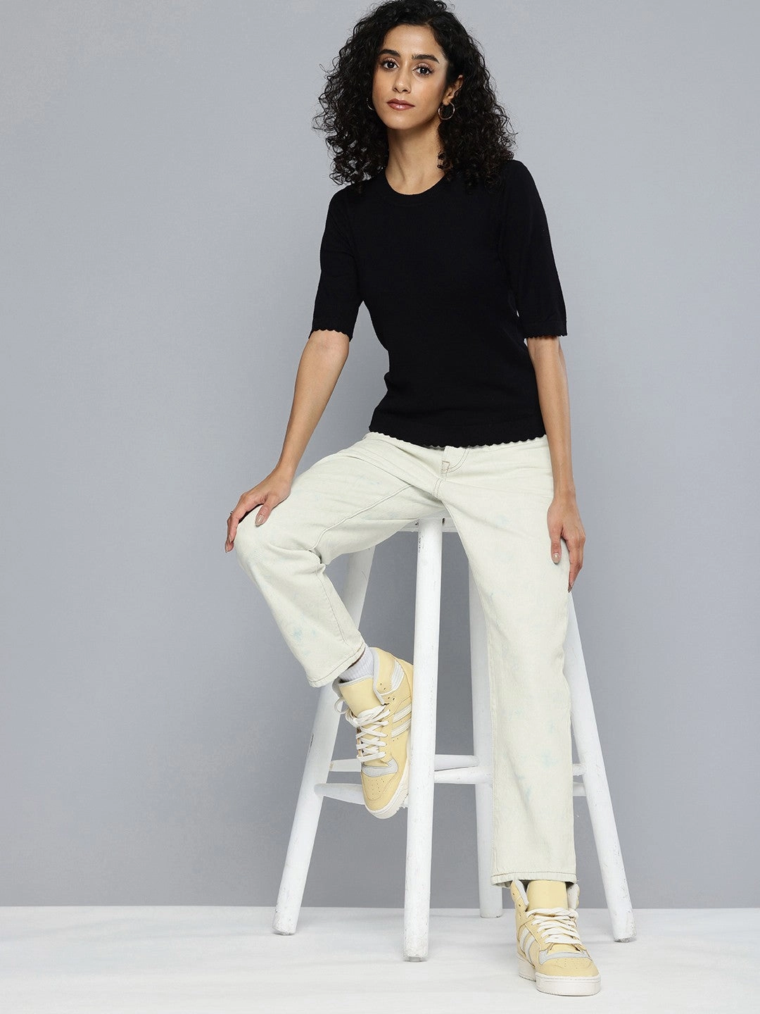 Modern Minimalist Creative Look Home Comfort Textured Yarn Blends Women's 501 Off White Straight Fit High Rise Jeans