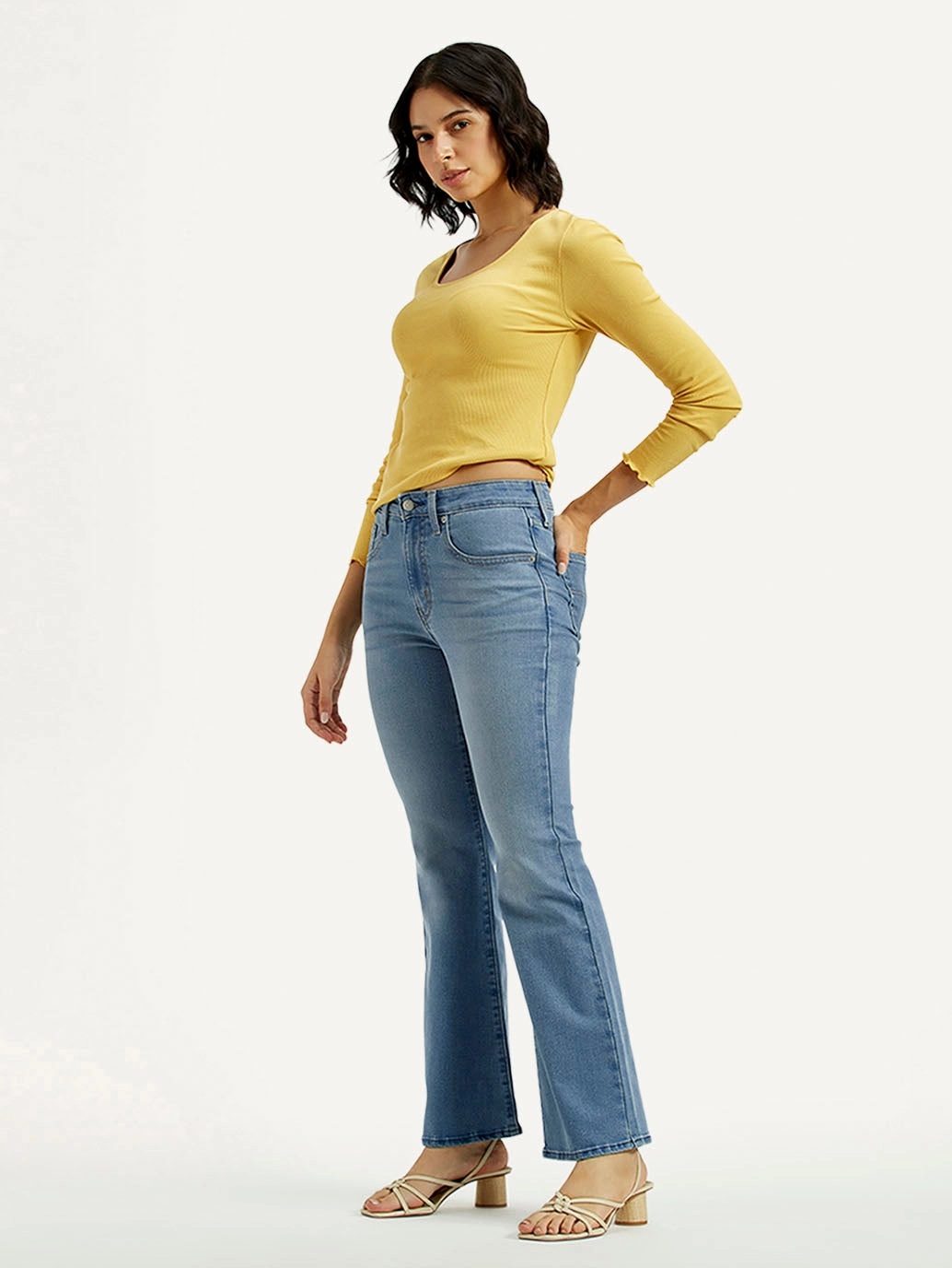 Minimalist Style Chill Outfit Versatile Winter Warmth Women's 726 Med Indigo Flared Fit High Rise Jeans