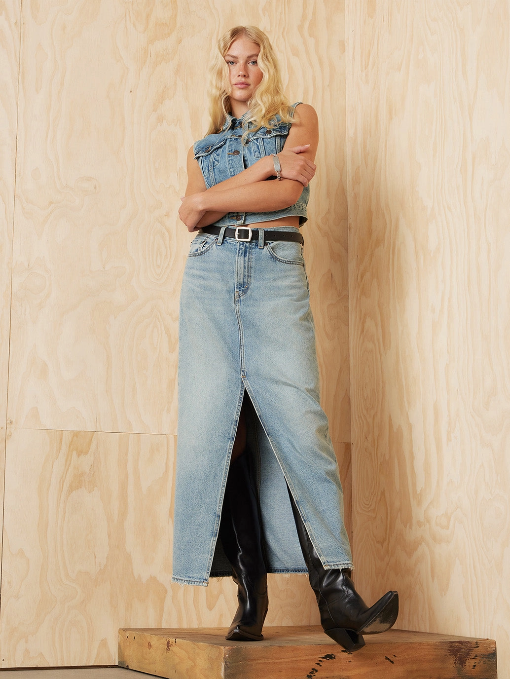 Women's Mid Rise Navy?Loose Fit Skirt Subtle Finish Simple Layer