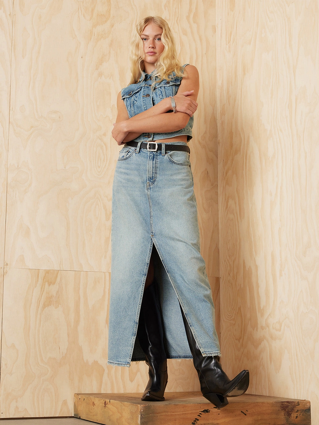 Weekend Fashion Women's Mid Rise Navy?Loose Fit Skirt